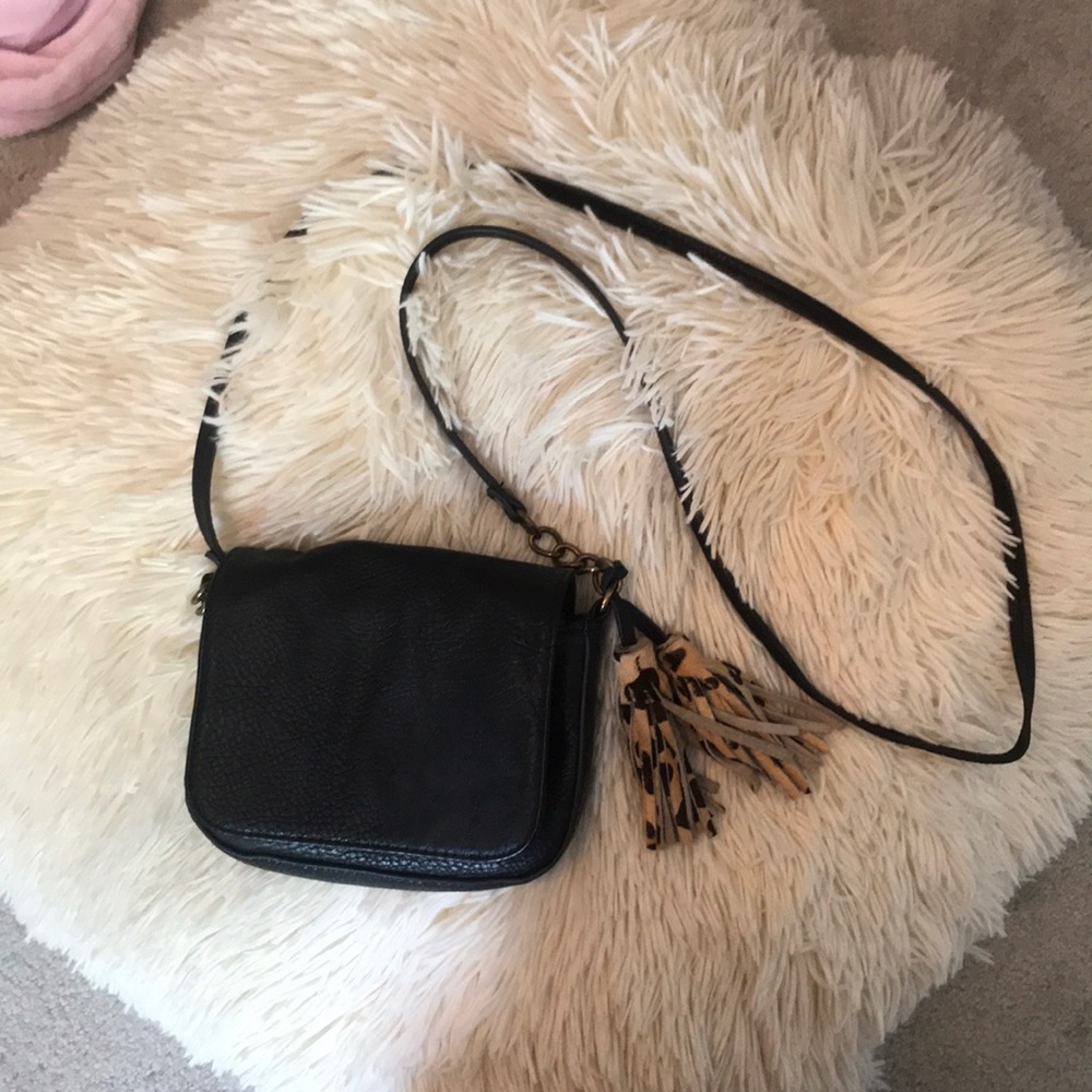 Crossbody Back w Leopard Tassel Accent